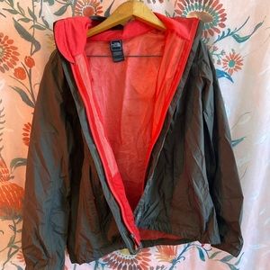 Green and Pink NORTHFACE Windbreaker 🤎💚